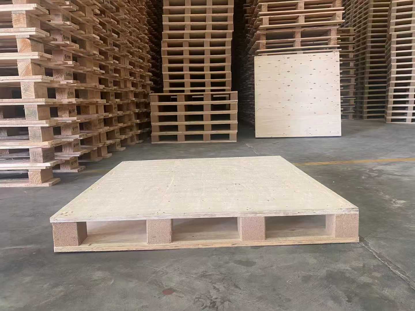 木托盤廠家淺談免熏蒸托盤的處理方法